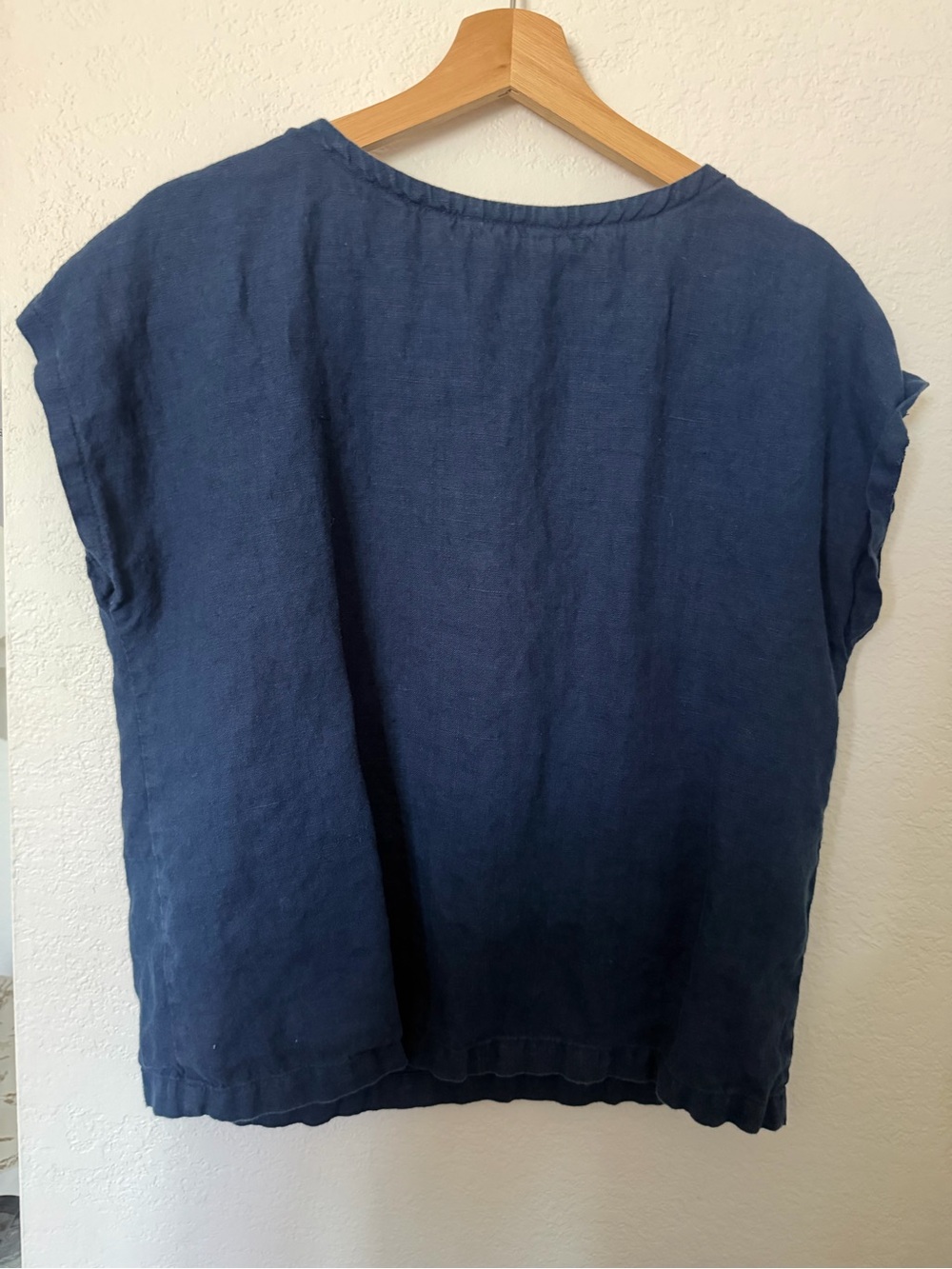 Pillows & Pajamas Audrey Linen Classic Short-Sleeve Top in Navy Blue - M - Picture 3 of 4